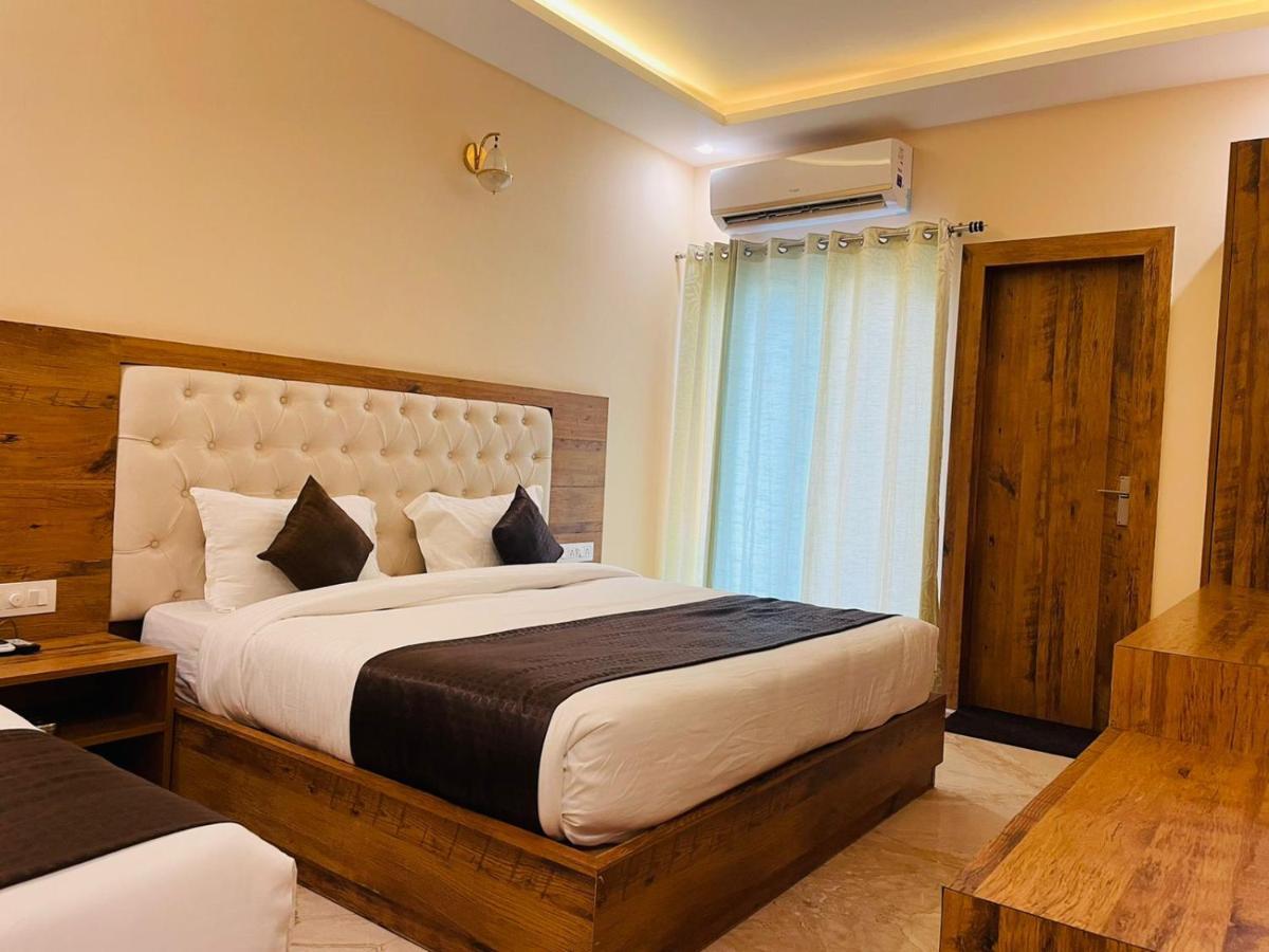 Super Townhouse Oak Tapovan Formerly Hotel Jk Heaven Rishikesh Bagian luar foto